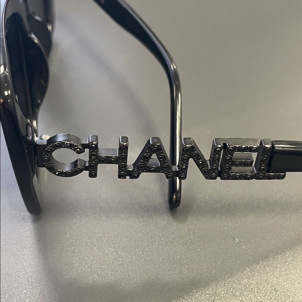 CHANEL Glossy Black Polarized Sunglasses Like New - Picture 6 of 14